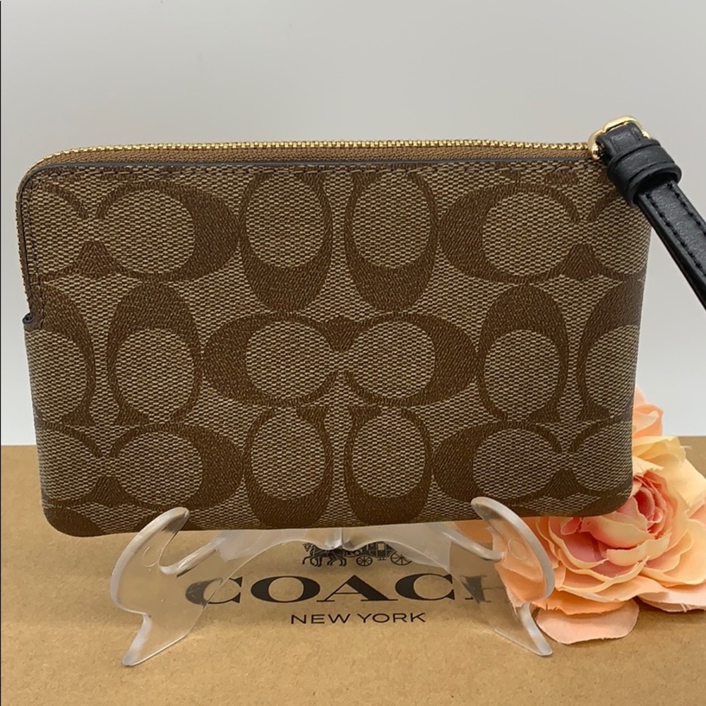 COACH Corner Zip Wristlet In Signature Canvas - Picture 2 of 8